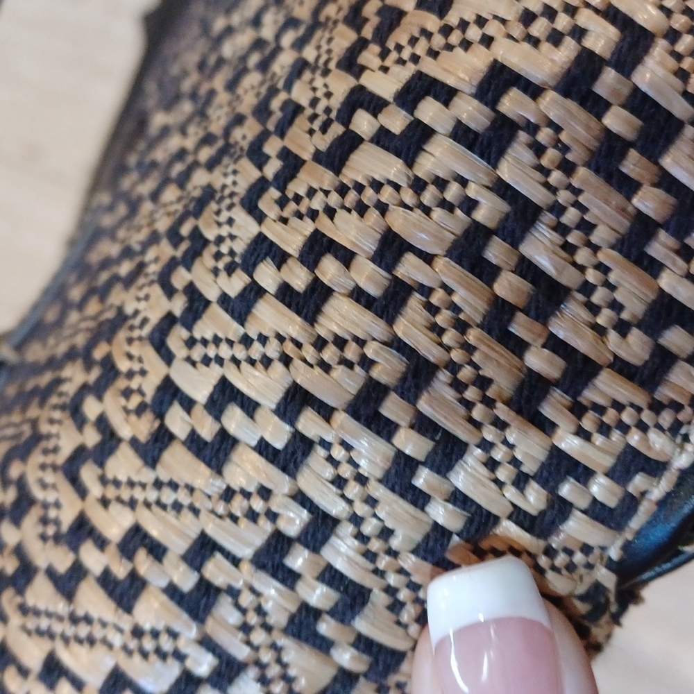 Stunning Tignanello Shoulder Bag - Picture 14 of 14